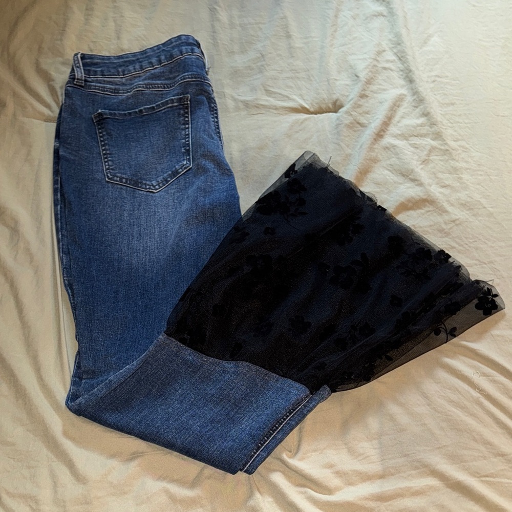 Elegant Hi-Rise Blue Jeans with Black Lace Detail